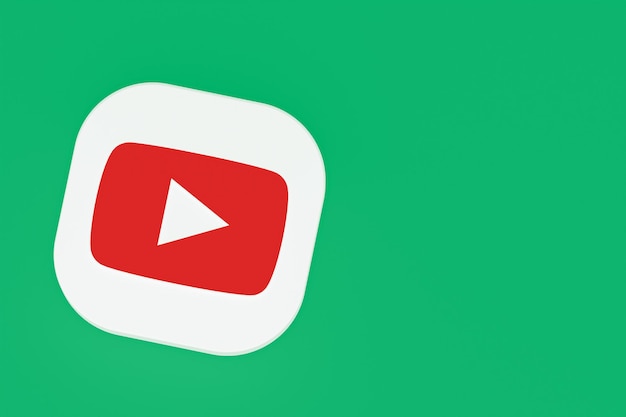 Representación 3d del logotipo de la aplicación Youtube sobre fondo verde