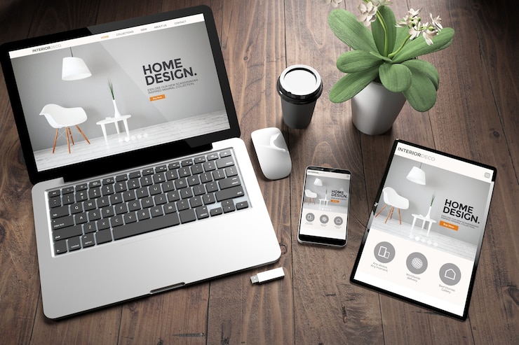 Foto representación 3d de tres dispositivos con un sitio web de diseño de interiores de directorio receptivo en la pantalla en la vista superior del escritorio de madera