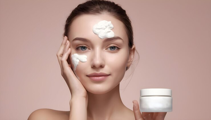 Representación de la infusión de humedad con nuestra crema cosmética de hidratación Ilustrar los ingredientes activos Pe