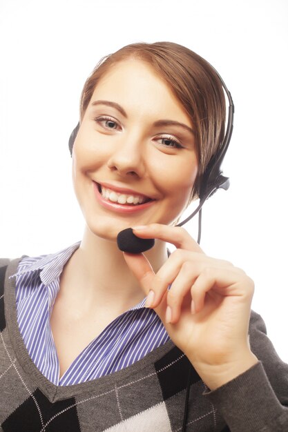 Foto representante de servicio al cliente femenino sonriendo sobre fondo blanco representante de servicio al cliente femenino sonriendo