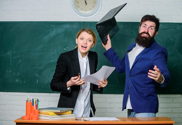 Reprovado no exame Pouco conhecimento do assunto Entrando no ensino médio Conceito do comitê de seleção Professor e educador indignados com os resultados do exame Conselho de exame Estágio universitário Reprovado no exame do teste