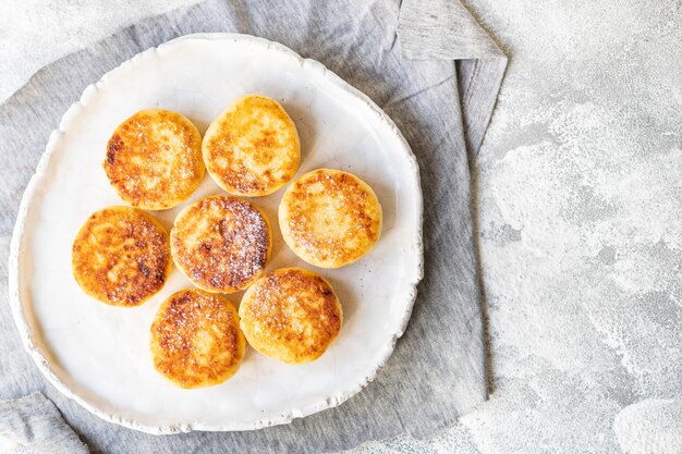 requesón panqueque tarta de queso cuajada desayuno postre dulce syrniki