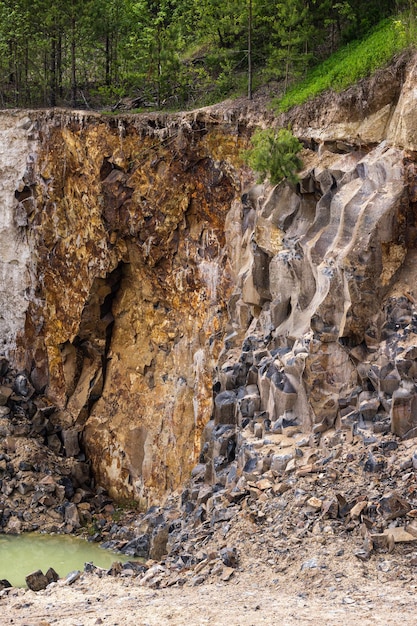 Reserva geológica de los pilares de basalto Ucrania