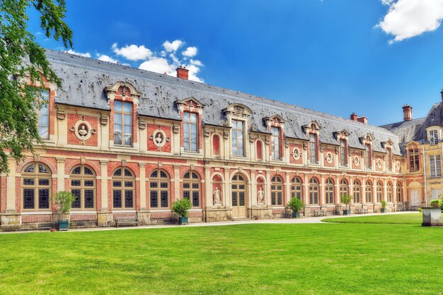 Residencia suburbana de los Reyes de Francia hermoso Chateau Fontainebleau y alrededores de su parque