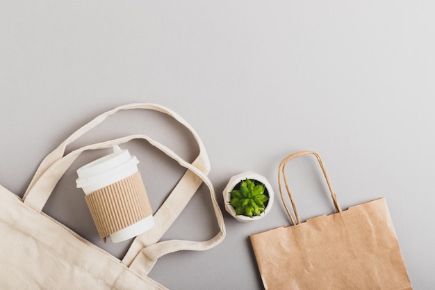 Foto resíduos de papel e papelão reciclados lixo orgânico ecologicamente correto