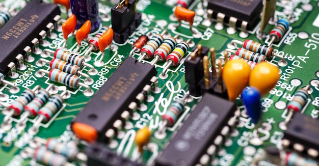 Resistores de close-up e eletrônica a bordo de circuitos elétricos