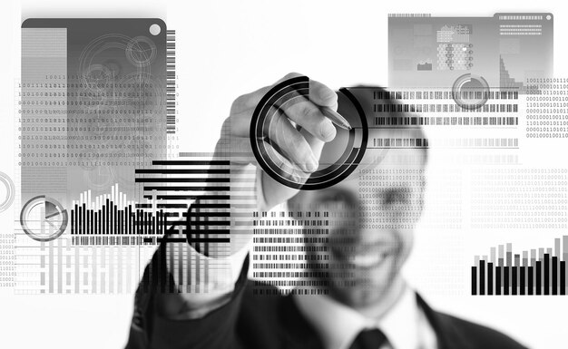 Resolver bloquear obtener ganancias Tecnología Blockchain Futuro dinero digital Inversión moneda criptográfica Hombre interactuar pantalla virtual gráficos comerciales Crear billetera de moneda criptográfica Minería moneda criptográfica
