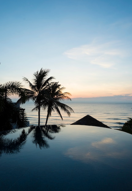 Foto resort de luxo com villa com piscina