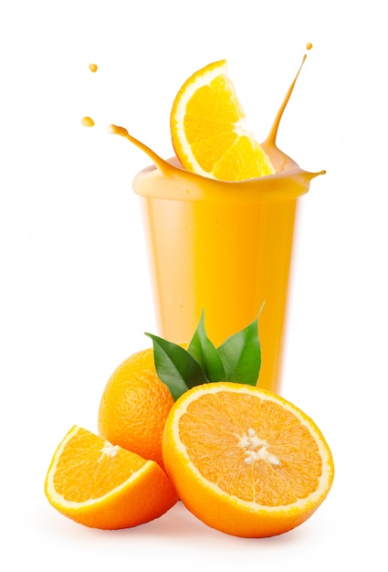 Foto respingo de fatia de laranja em vidro batido ou iogurte