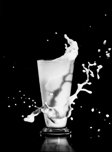 Respingo de leite com vidro preto