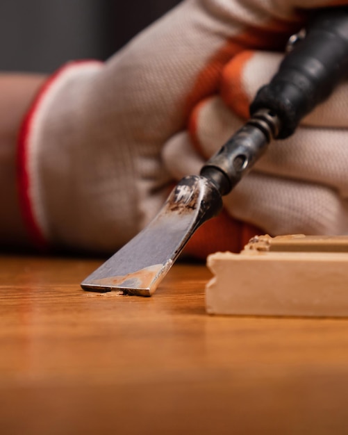 Restauração de laminado com restaurador de cera cobre danos ao piso