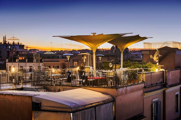 Restaurante en la azotea y jardín en Roma