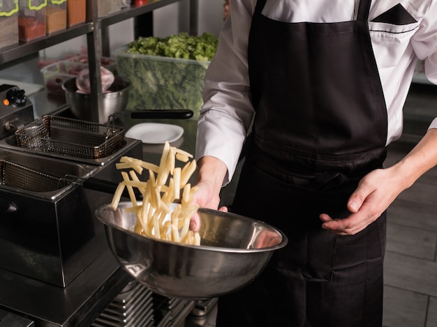 Restaurante fast food. Nutrição inadequada, conceito de refeições com alto teor calórico.