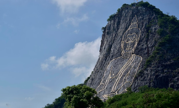 El restaurante tiene un mirador Naturalmente hermosas montañas y cielo Grabado el 16 de marzo de 2022