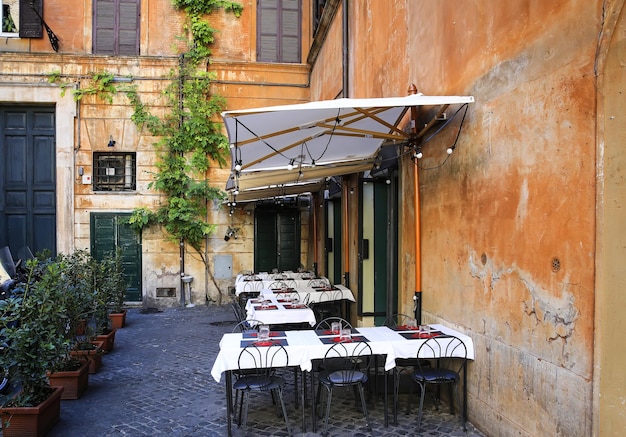 Restaurante típico de la calle en Roma, Italia