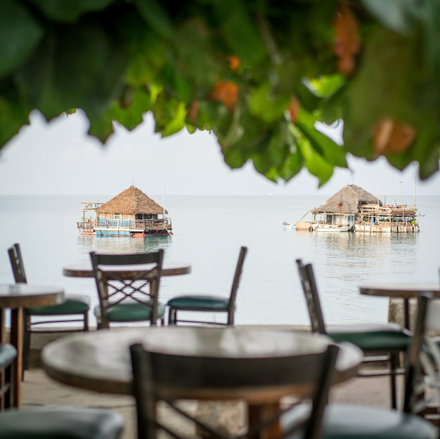 Foto restaurante tropical en la playa