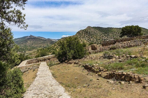 Los restos de una antigua fortaleza cerca de la montaña KaraDag Crimea Rusia 2021