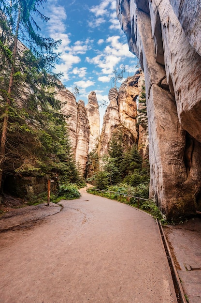 Restos de la ciudad de rock en Adrspach Rocks parte del parque paisajístico AdrspachTeplice en la región montañosa de Broumov en Bohemia República Checa montañas Checa