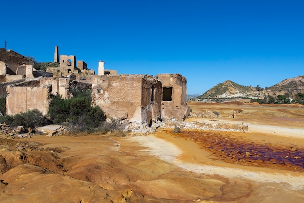 Restos das edificações que faziam parte da mina Mazarrón, Murcia, hoje uma área deserta