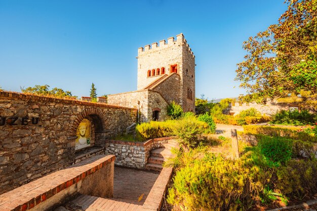 Foto restos do antigo baptisterio do século vi em butrint, albânia este sítio arqueológico é patrimônio da humanidade pela unesco