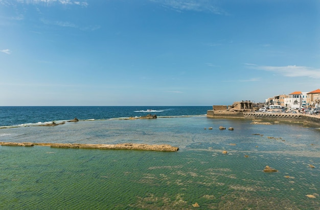 Restos de las murallas de la fortaleza de la ciudad de Akko en Israel