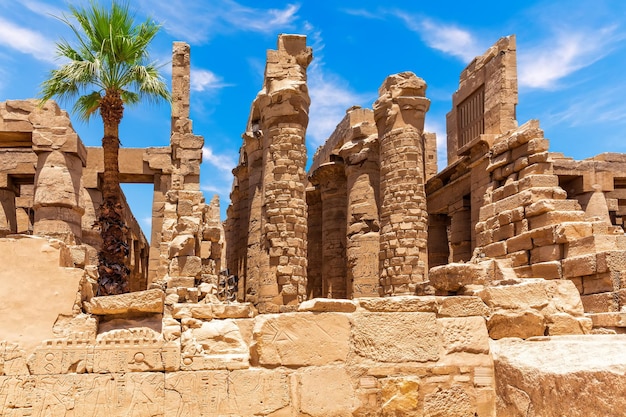 Restos del Templo de Karnak en Luxor columnas centrales de la Sala Hipóstila Egipto