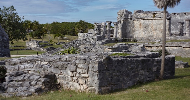 Restos de templos y edificios antiguos que se remontan a la civilización maya en Tulum, México