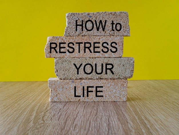 Restress your Life-Symbol Konzeptwörter Wie Sie Ihr Leben auf Ziegelblöcken neu gestalten können