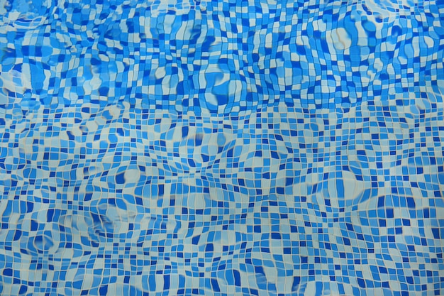 Resumen azulejos de mosaico azul de agua de la piscina para el fondo