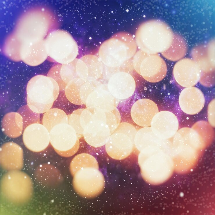 Foto resumen borroso de fondo de luces de bombillas brillantes azules y plateadas: desenfoque del concepto de decoraciones de papel tapiz de navidad.