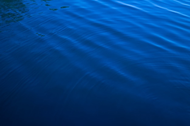 Foto resumen de color azul de onda líquida basada en onda de agua