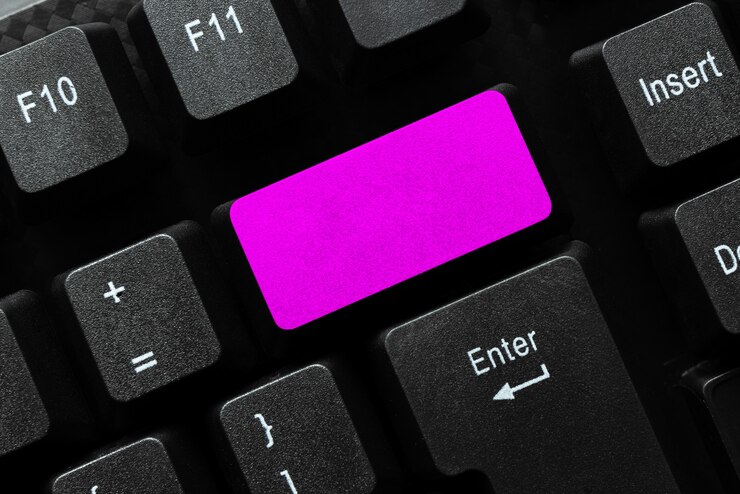 Foto resumen del proceso de registro en línea, mecanografía de información personal, creación de contenido significativo en el sitio web, conectividad global, aprendizaje de cosas nuevas, actividades de navegación por chat