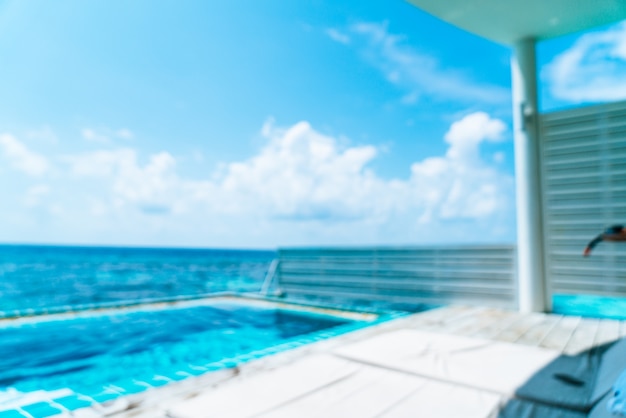 Resumo blur piscina e mar nas maldivas
