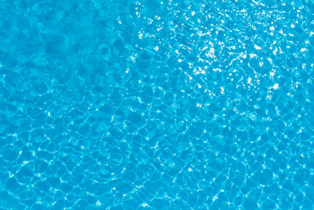 Resumo da superfície da água azul na piscina