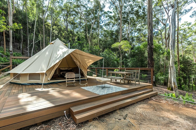 Retiro de glamping en lugares remotos y salvajes que ofrecen experiencias de campamento de lujo