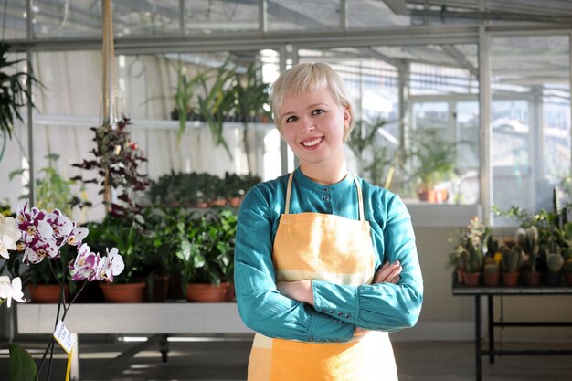 Retrato de alegre florista