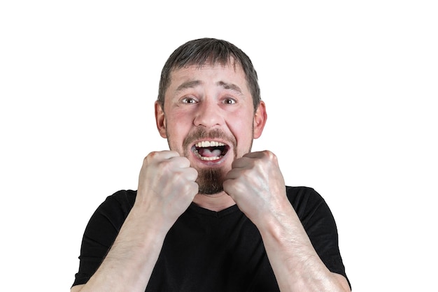 Retrato de un atractivo hombre barbudo de apariencia europea con un ligero cabello gris sobre un fondo blanco aislado El kuraki levantado expresa el éxito Expresión de las emociones de un hombre