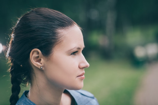 Retrato de una bella joven de cerca