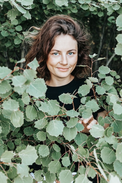 Retrato de una bella joven modelo