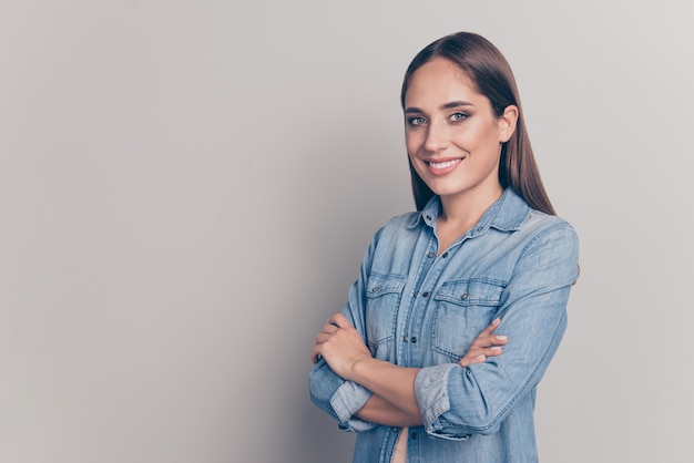 Foto retrato de una bella joven