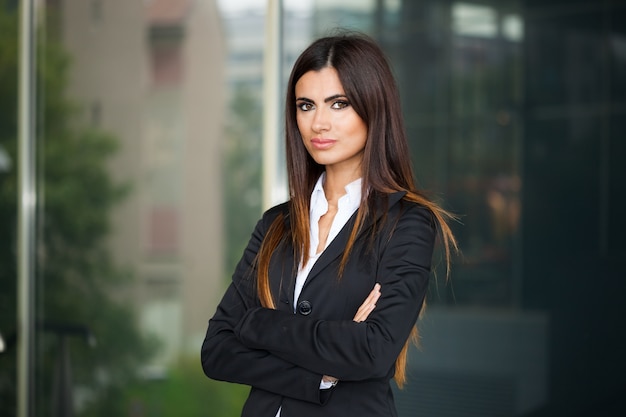 Retrato de una bella mujer de negocios