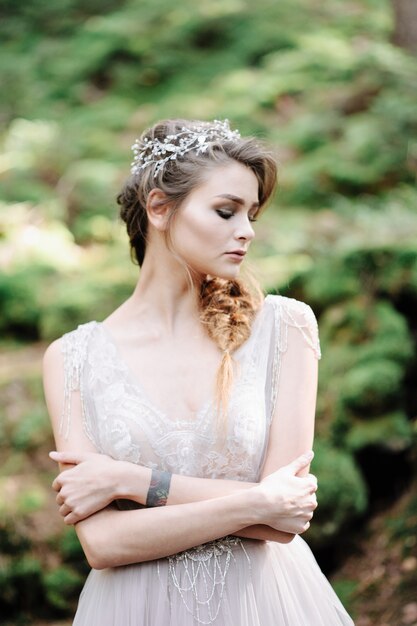 Retrato de una bella novia. Ceremonia de boda en estilo boho