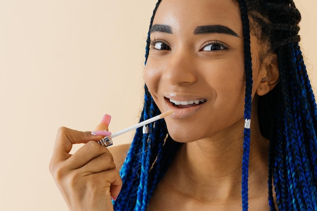 Foto retrato de belleza de hermosa mujer negra con ropa interior de lencería