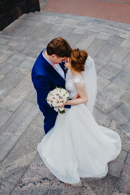 Retrato de besos de novios de cerca