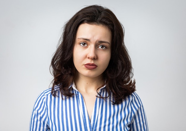 Foto retrato de una chica con aspecto triste