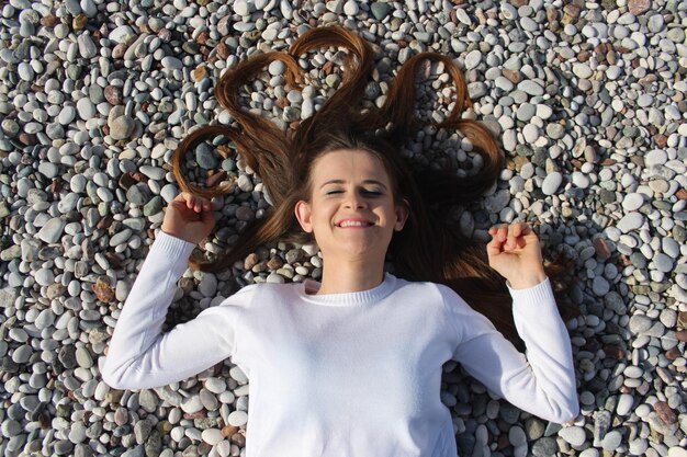 Foto retrato de una chica sonriente