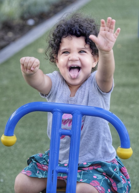 Foto retrato de una chica sonriente