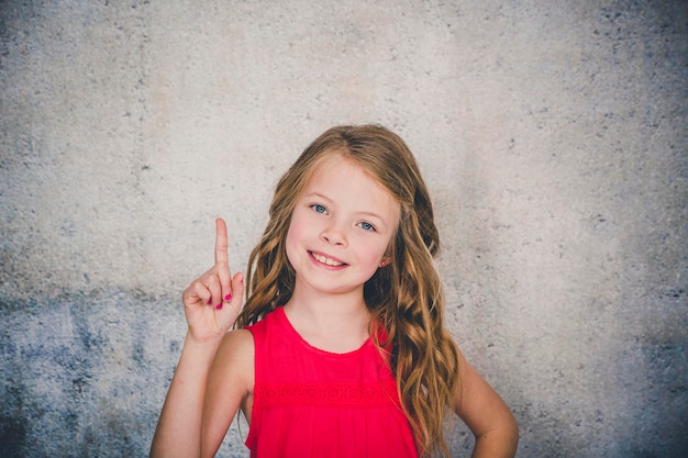 Foto retrato de una chica sonriente