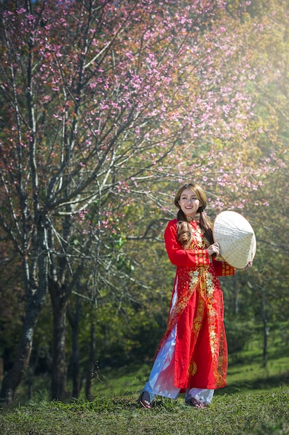 Retrato de chicas de Vietnam con Ao Dai, vestido tradicional de Vietnam.