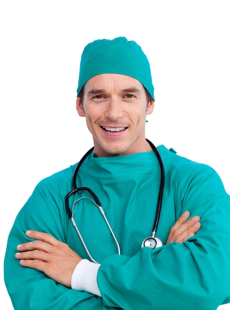 Retrato de un cirujano radiante sosteniendo un estetoscopio
